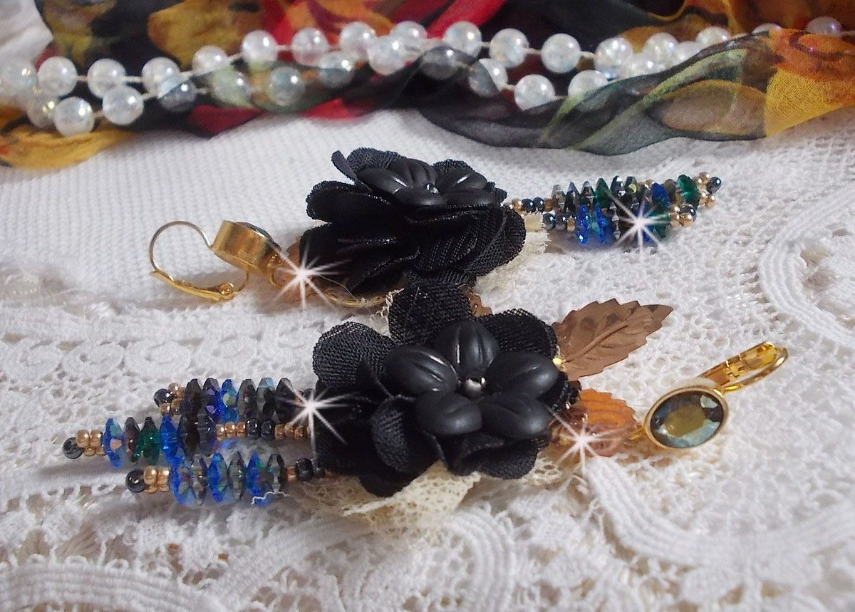 BO Borlas Preto e Ouro Dreamcatcher bordadas com renda fina e cristais Swarovski