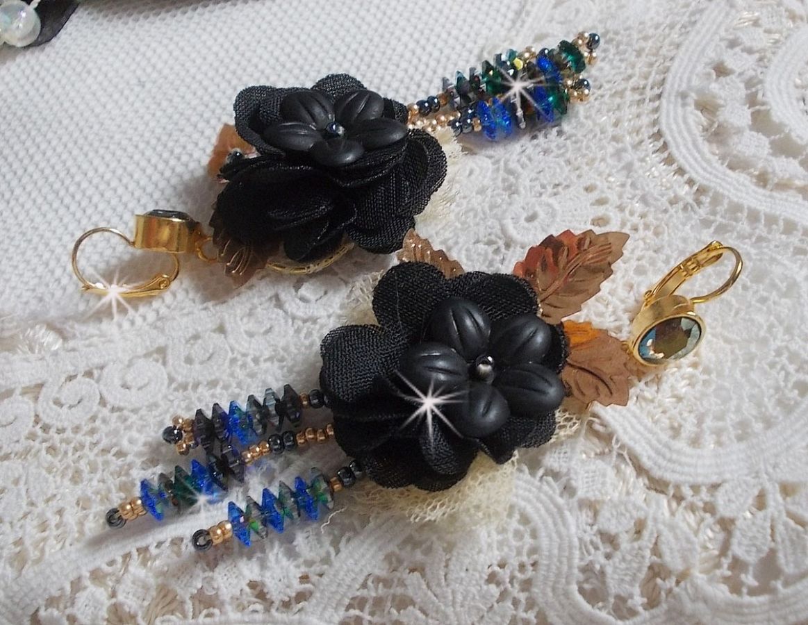 BO Borlas Preto e Ouro Dreamcatcher bordadas com renda fina e cristais Swarovski