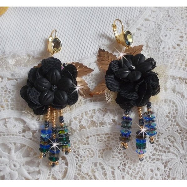 BO Borlas Preto e Ouro Dreamcatcher bordadas com renda fina e cristais Swarovski