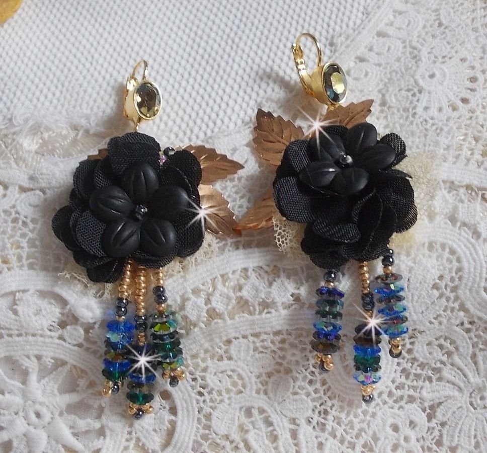 BO Borlas Preto e Ouro Dreamcatcher bordadas com renda fina e cristais Swarovski