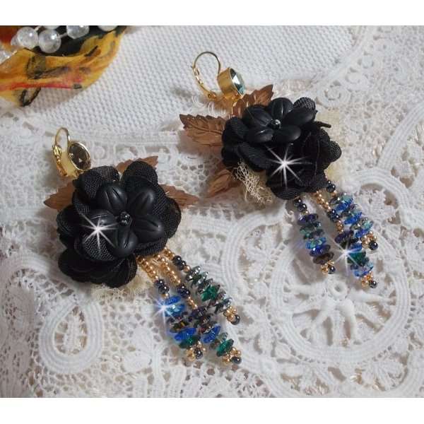 BO Borlas Preto e Ouro Dreamcatcher bordadas com renda fina e cristais Swarovski