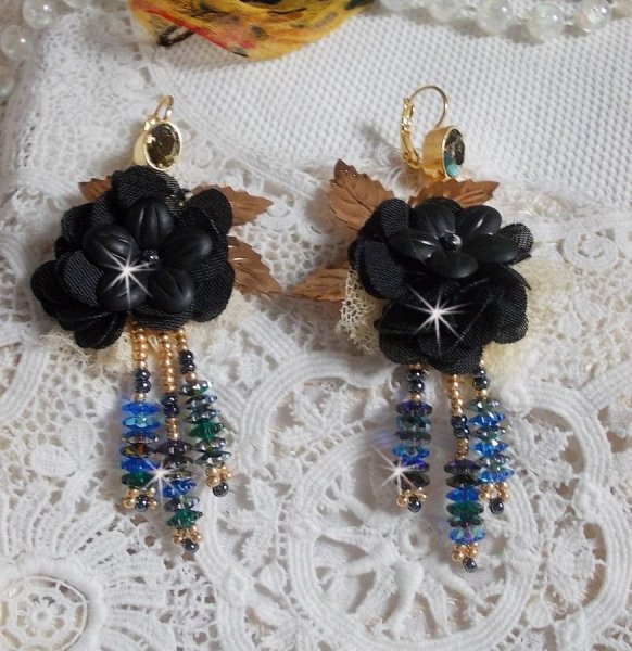 BO Borlas Preto e Ouro Dreamcatcher bordadas com renda fina e cristais Swarovski