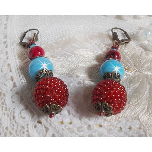 BO Bel'Art com contas de vidro e rocailles bordados em contas de madeira