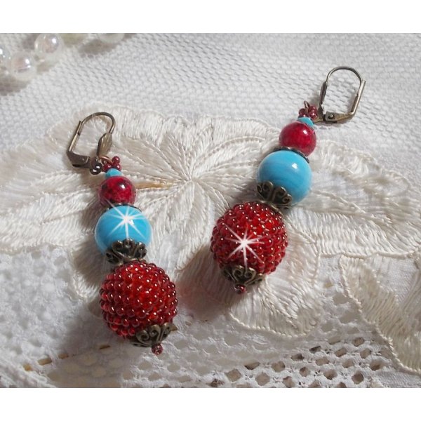 BO Bel'Art com contas de vidro e rocailles bordados em contas de madeira