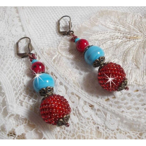 BO Bel'Art com contas de vidro e rocailles bordados em contas de madeira