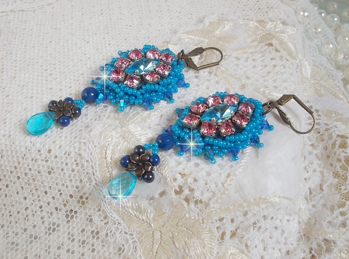 BO Belle Epoque bordado com cristais Swarovski, contas de metal, pérolas redondas e contas de sementes