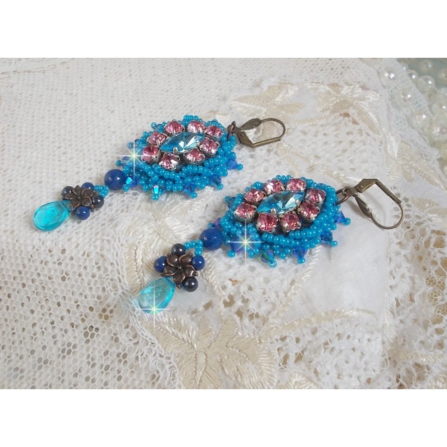 BO Belle Epoque bordado com cristais Swarovski, contas de metal, pérolas redondas e contas de sementes