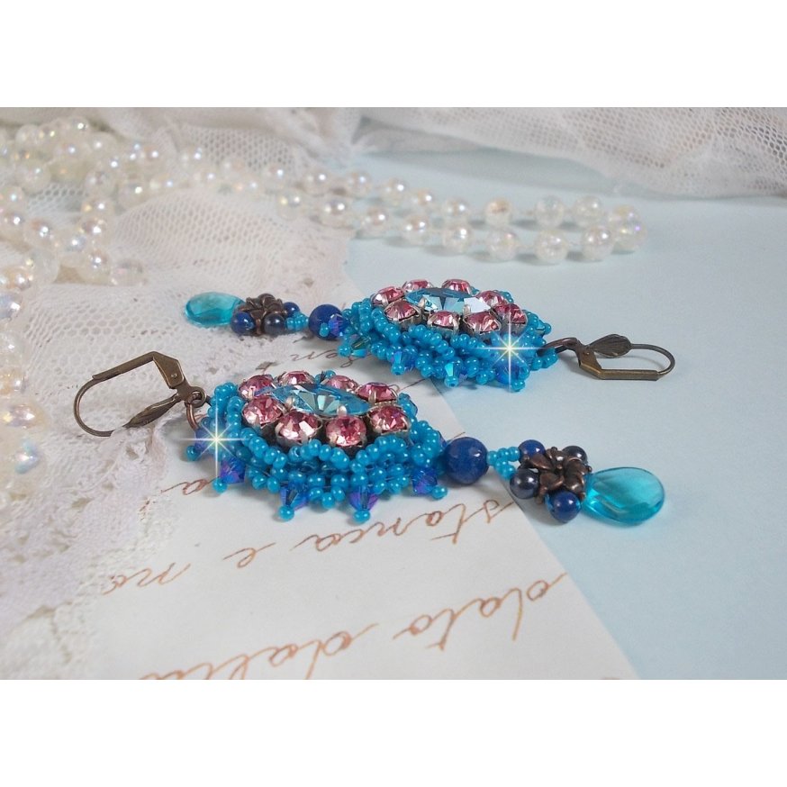 BO Belle Epoque bordado com cristais Swarovski, contas de metal, pérolas redondas e contas de sementes