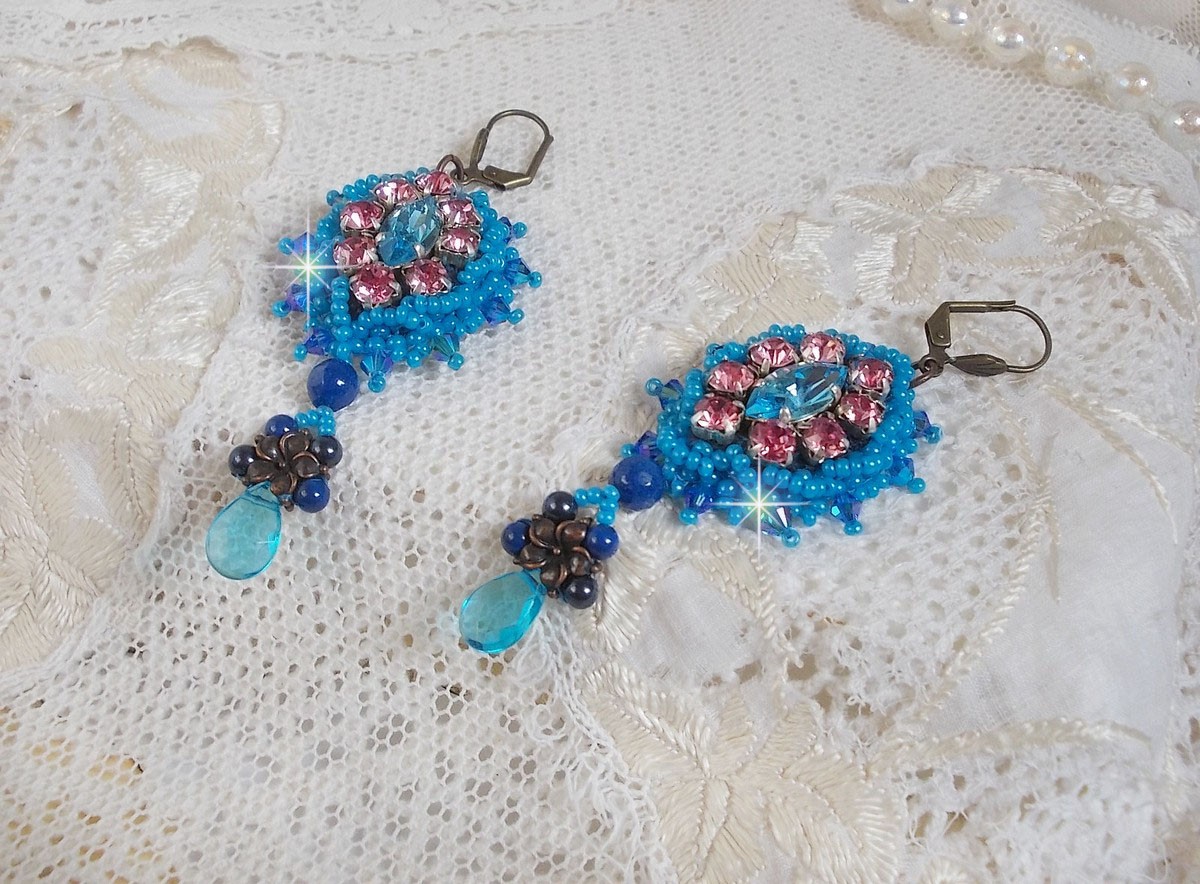 BO Belle Epoque bordado com cristais Swarovski, contas de metal, pérolas redondas e contas de sementes