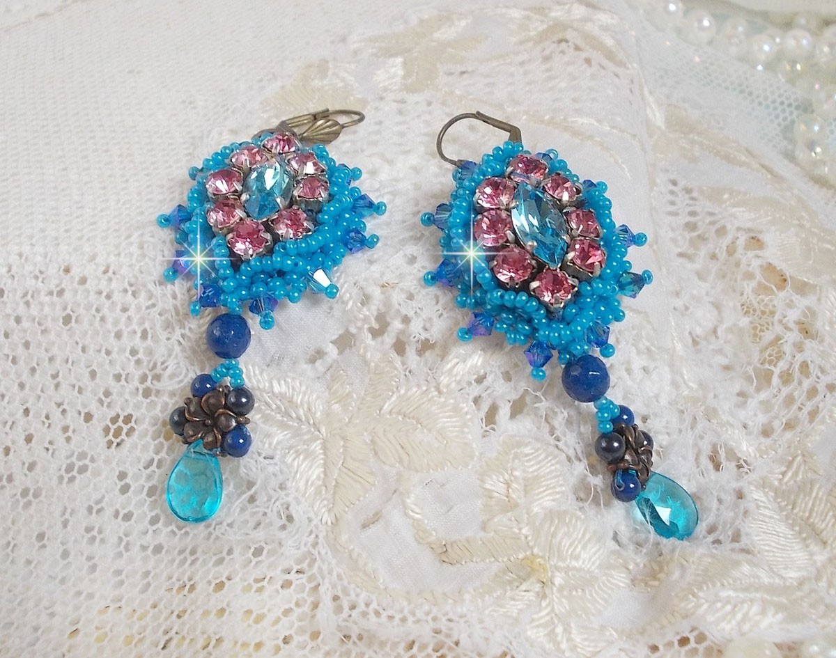 BO Belle Epoque bordado com cristais Swarovski, contas de metal, pérolas redondas e contas de sementes