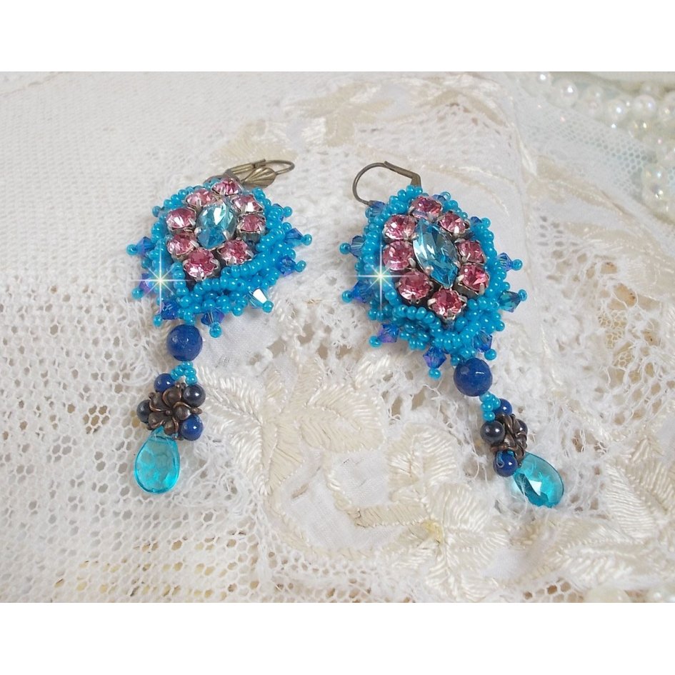 BO Belle Epoque bordado com cristais Swarovski, contas de metal, pérolas redondas e contas de sementes