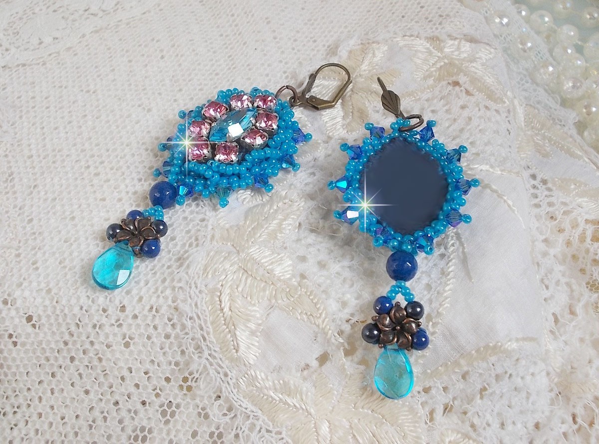BO Belle Epoque bordado com cristais Swarovski, contas de metal, pérolas redondas e contas de sementes