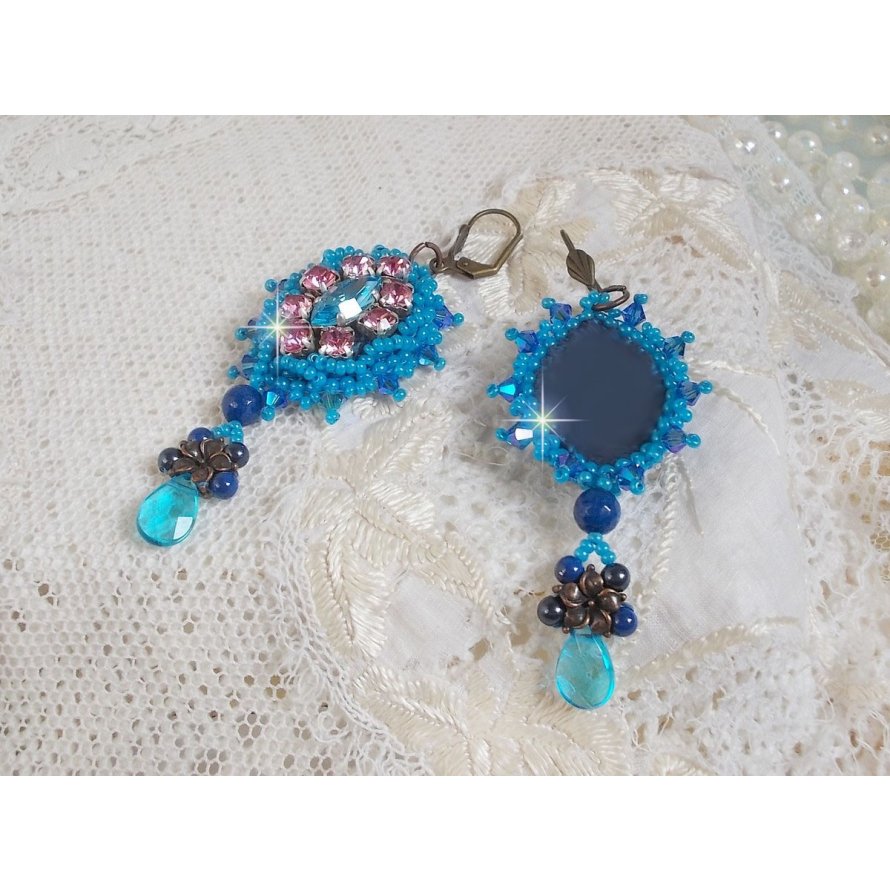 BO Belle Epoque bordado com cristais Swarovski, contas de metal, pérolas redondas e contas de sementes