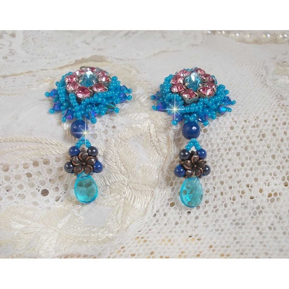 BO Belle Epoque bordado com cristais Swarovski, contas de metal, pérolas redondas e contas de sementes