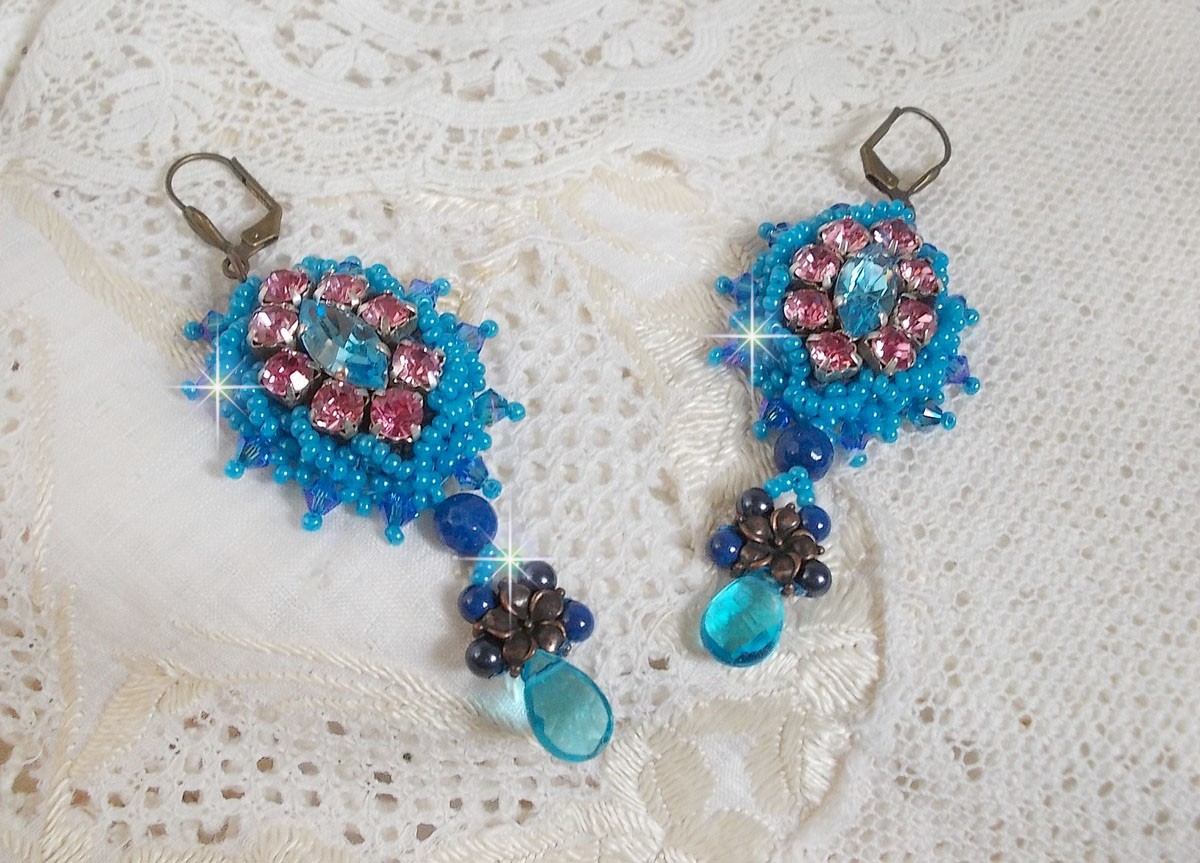 BO Belle Epoque bordado com cristais Swarovski, contas de metal, pérolas redondas e contas de sementes