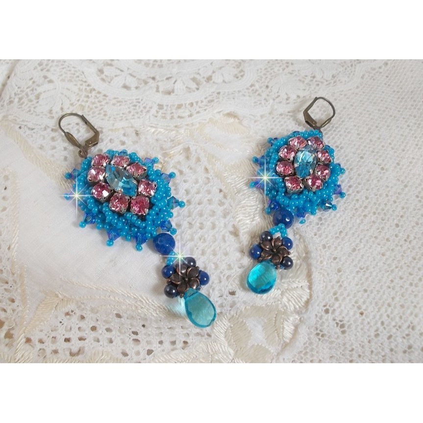 BO Belle Epoque bordado com cristais Swarovski, contas de metal, pérolas redondas e contas de sementes