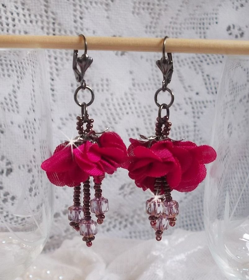 BO Belle Hélène criada com uma flor de tecido fúcsia, facetas de Bronze Cristal Antigo e rocailles