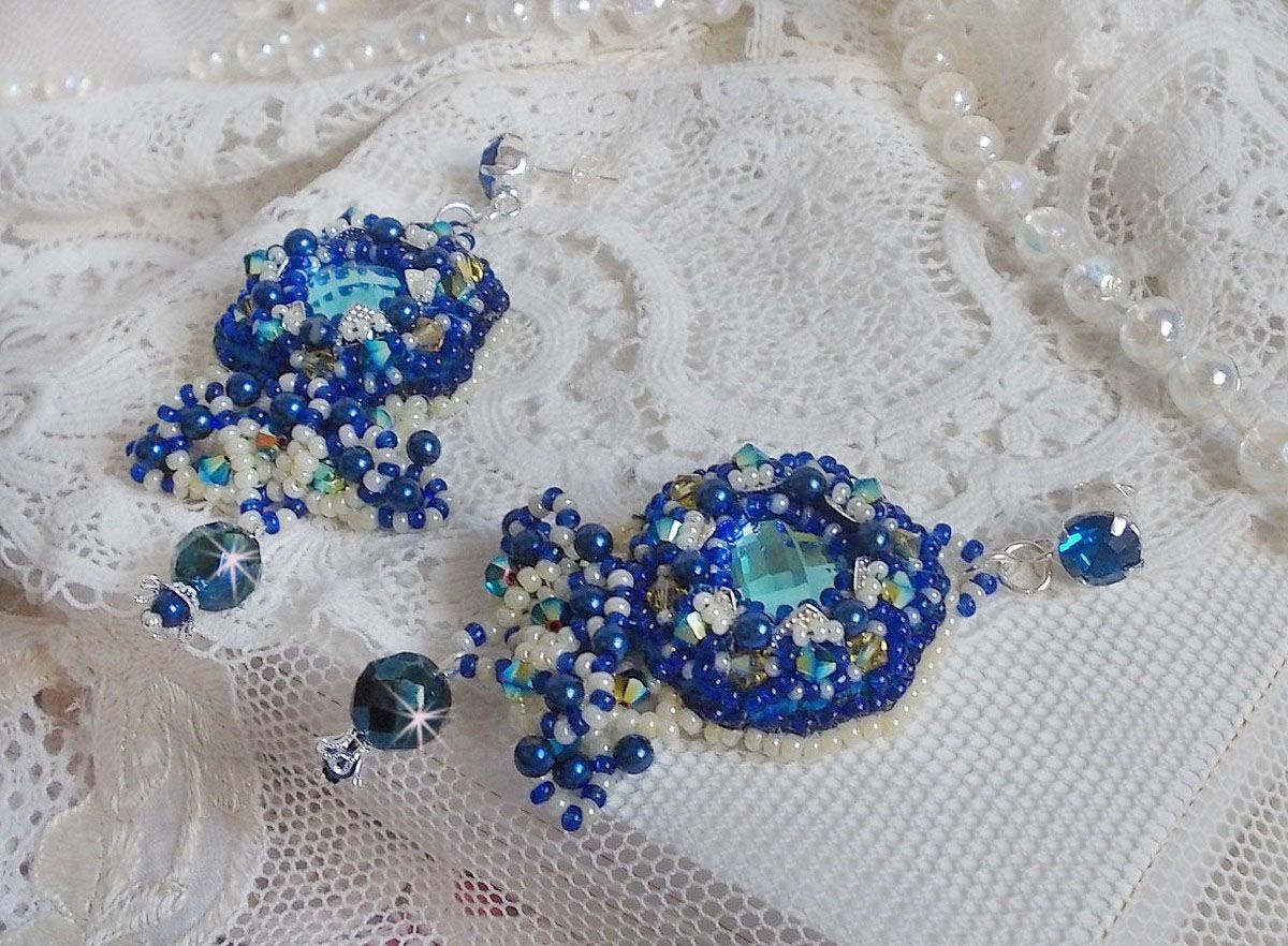 BO Palácio Azul Haute-Couture bordado com cristais Swarovski, pérolas de pérola, carimbos em filigrana e suportes de cabochon de prata 925/1000