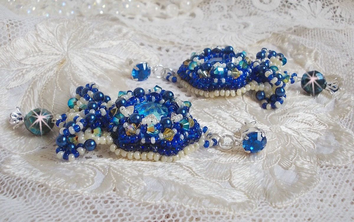 BO Palácio Azul Haute-Couture bordado com cristais Swarovski, pérolas de pérola, carimbos em filigrana e suportes de cabochon de prata 925/1000