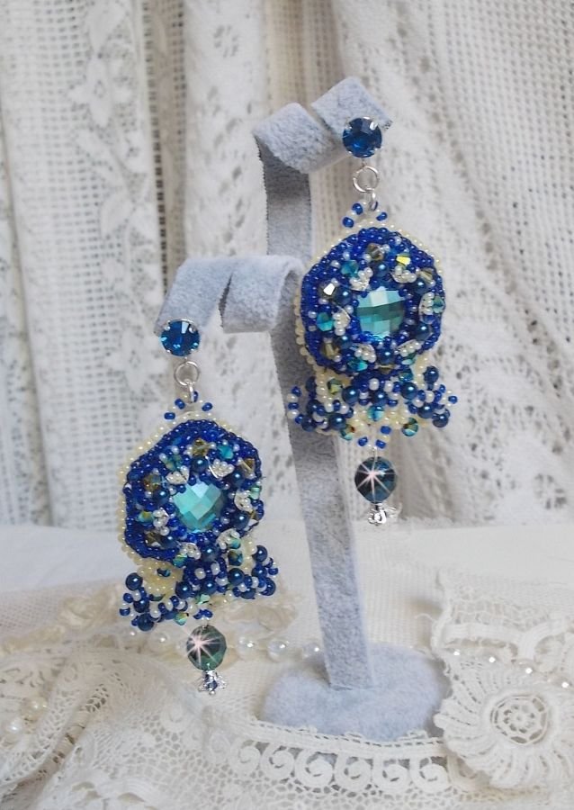 BO Palácio Azul Haute-Couture bordado com cristais Swarovski, pérolas de pérola, carimbos em filigrana e suportes de cabochon de prata 925/1000