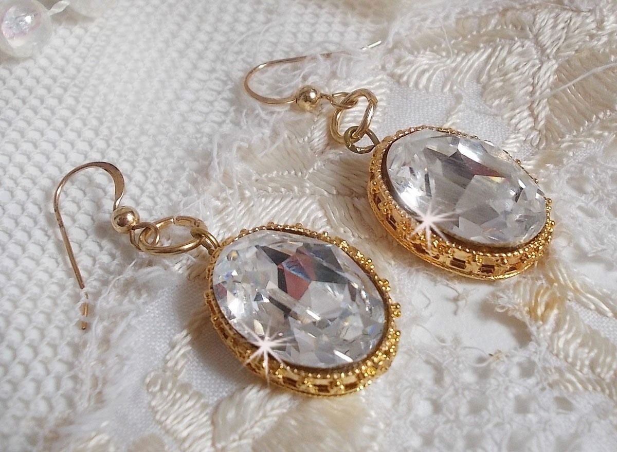 Brincos BO Gold Earrings com cristais Swarovski em cabochons dourados com 14 ganchos auriculares preenchidos a ouro de quilates