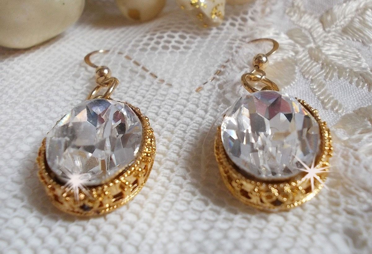 Brincos BO Gold Earrings com cristais Swarovski em cabochons dourados com 14 ganchos auriculares preenchidos a ouro de quilates