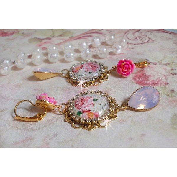 BO Bouquet Valentine criado com cabochons de vidro rosa, cabochons de resina e cristais Swarovski 