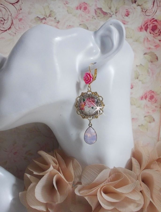 BO Bouquet Valentine criado com cabochons de vidro rosa, cabochons de resina e cristais Swarovski 