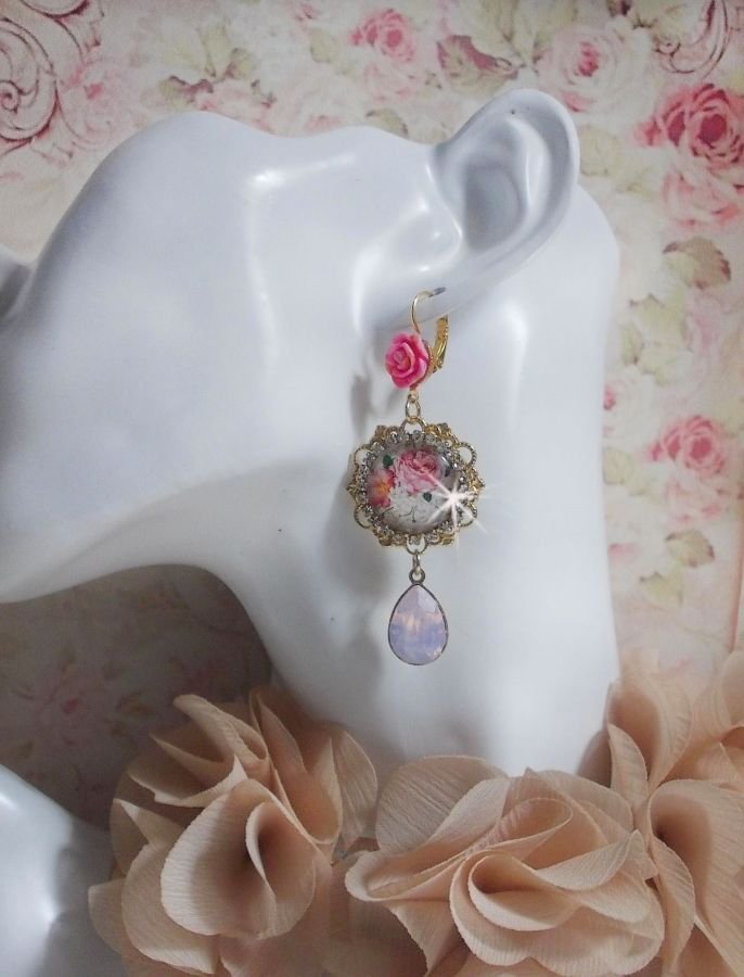 BO Bouquet Valentine criado com cabochons de vidro rosa, cabochons de resina e cristais Swarovski 