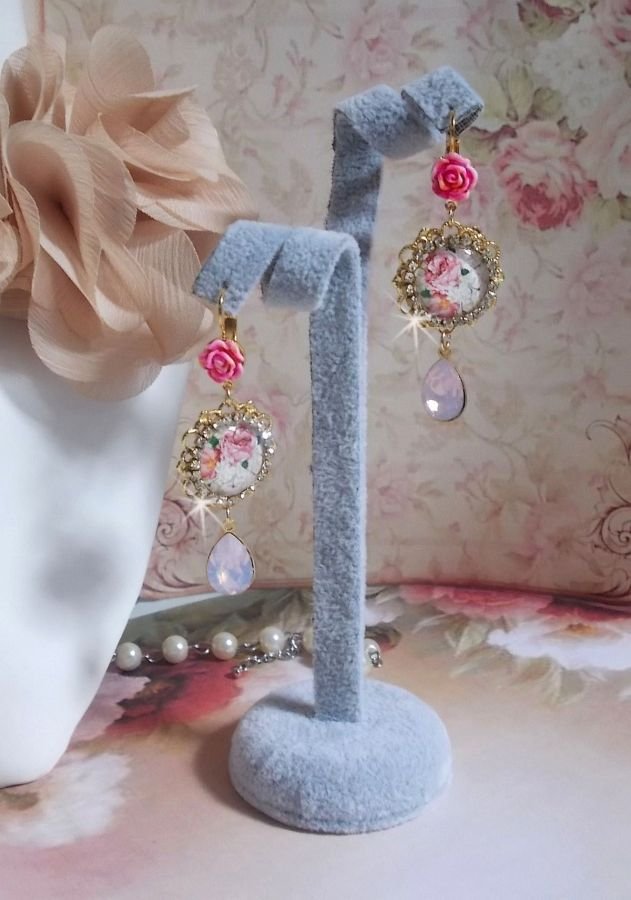 BO Bouquet Valentine criado com cabochons de vidro rosa, cabochons de resina e cristais Swarovski 