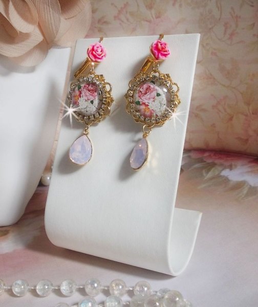 BO Bouquet Valentine criado com cabochons de vidro rosa, cabochons de resina e cristais Swarovski 