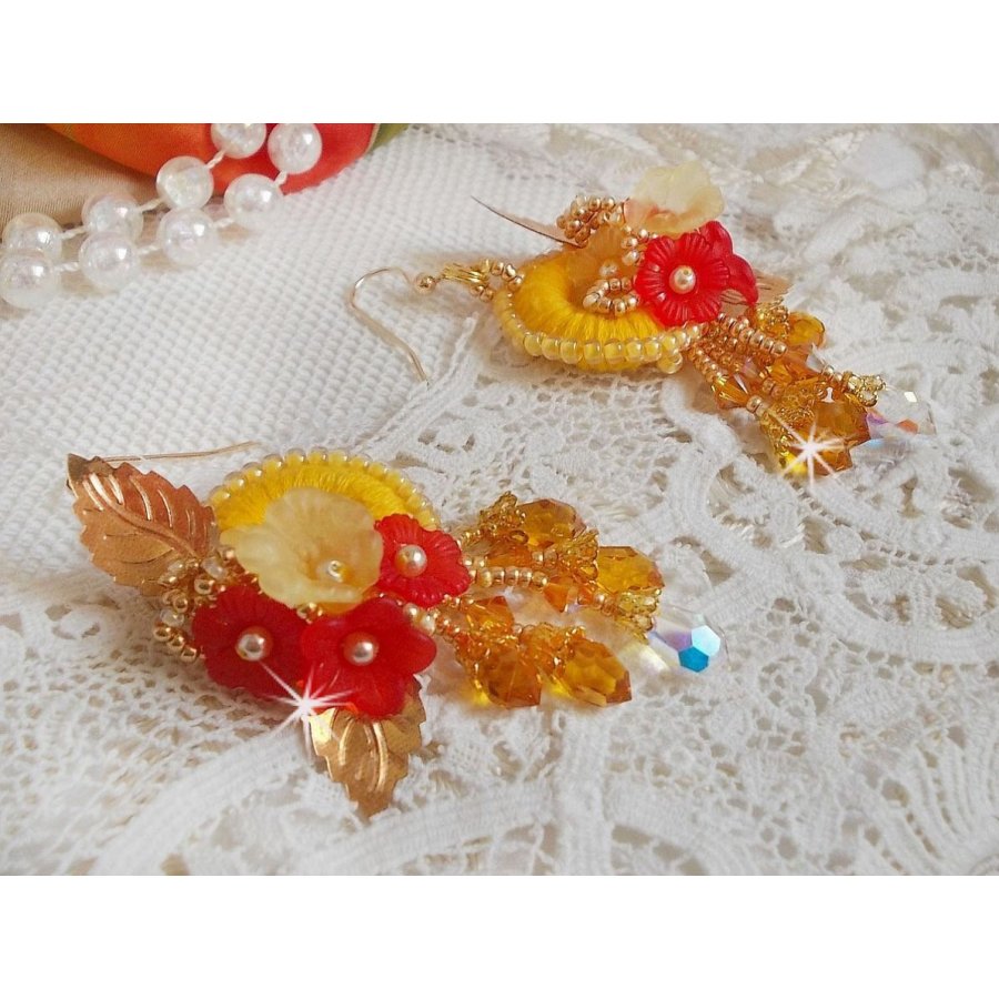 Buttercup BO bordado com cristais Swarovski e algodão amarelo/laranja DMC