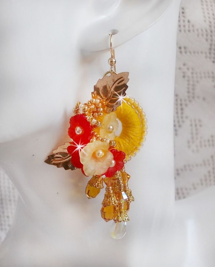 Buttercup BO bordado com cristais Swarovski e algodão amarelo/laranja DMC