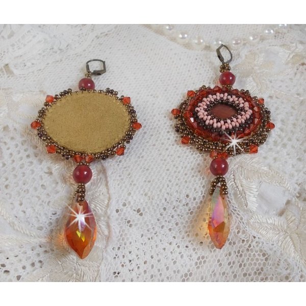 BO Top&aacute;zio bordado com discos de p&eacute;rolas de mogno, contas redondas lisas, cristais Swarovski e contas de sementes