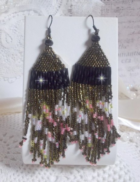 BO Champ&ecirc;tre mont&eacute;es avec des rocailles et tubes torsad&eacute;es en Verre aux couleurs de saison : Olive, Jaune, Vert, Saumon et Blanc &agrave; laquelle s&rsquo;ajoute des perles sur des crochets d&rsquo;oreilles Laiton