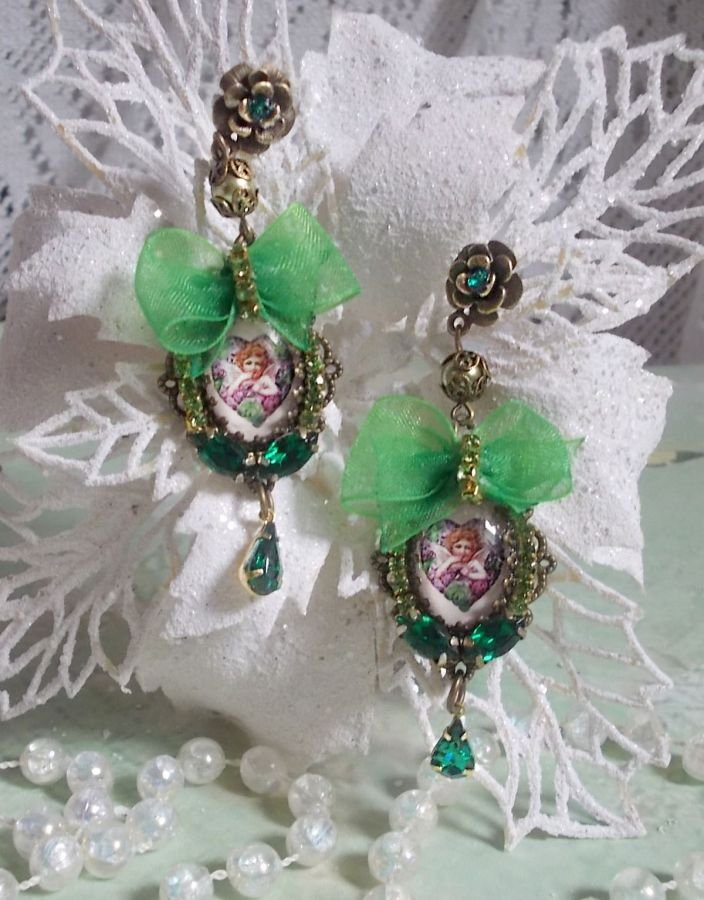 BO Coeur d'Anges criado com cabochons de ampliação, fita de organza, vários acessórios e cristais