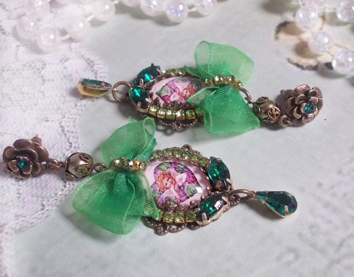 BO Coeur d'Anges criado com cabochons de ampliação, fita de organza, vários acessórios e cristais