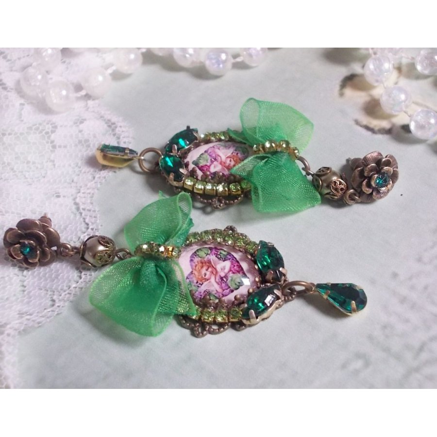 BO Coeur d'Anges criado com cabochons de ampliação, fita de organza, vários acessórios e cristais