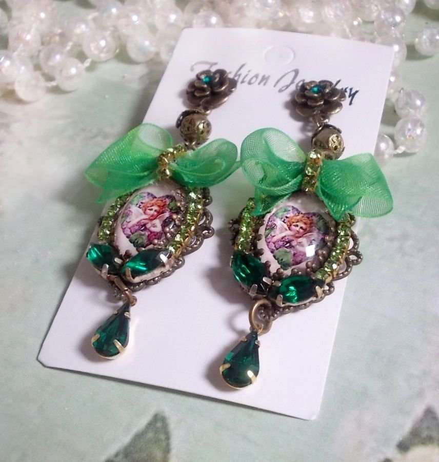 BO Coeur d'Anges criado com cabochons de ampliação, fita de organza, vários acessórios e cristais