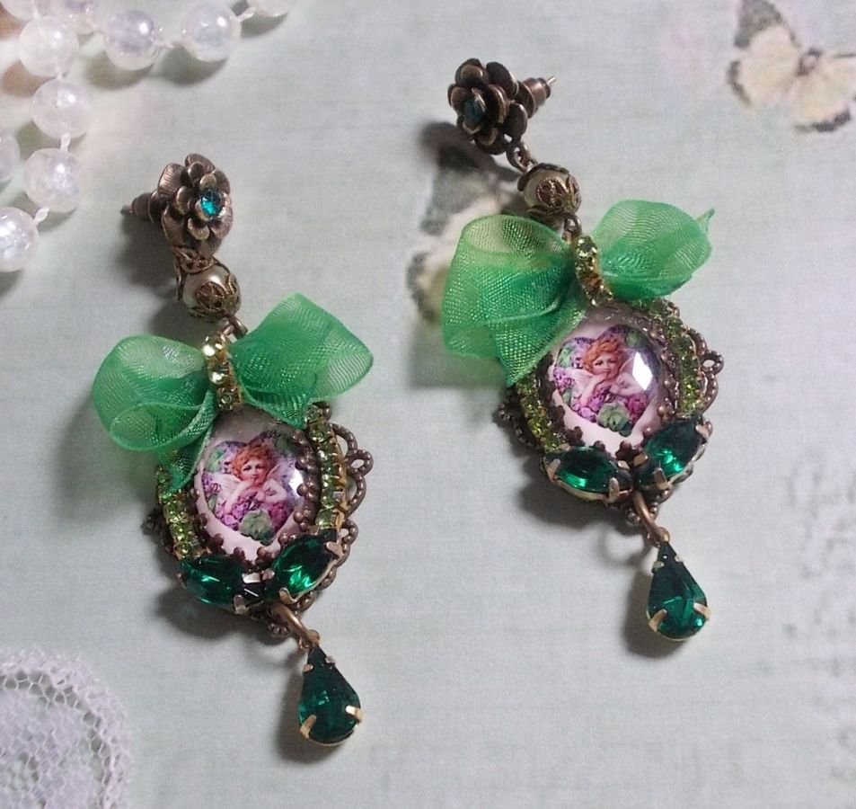BO Coeur d'Anges criado com cabochons de ampliação, fita de organza, vários acessórios e cristais