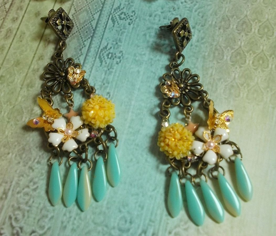 BO Spring Heart criado com punhais, flores de resina, PureCrystal e encantos