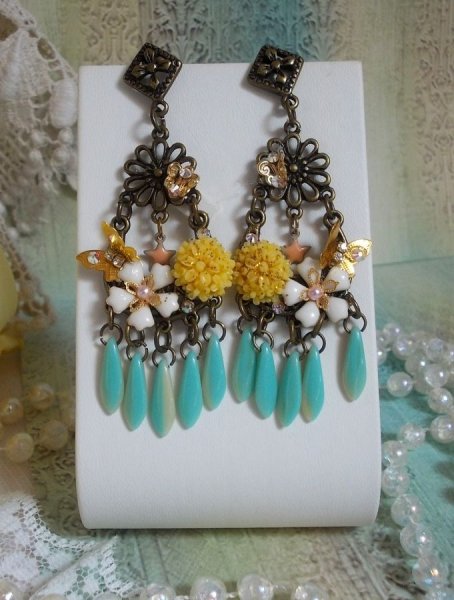 BO Spring Heart criado com punhais, flores de resina, PureCrystal e encantos