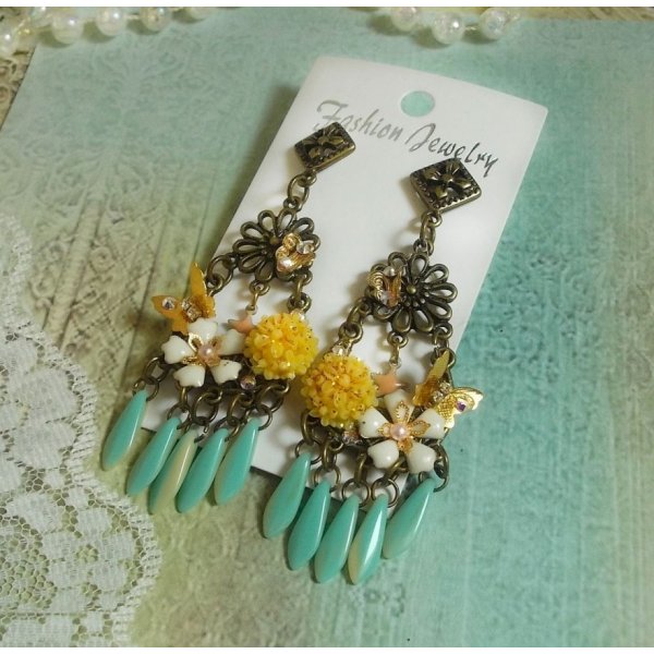 BO Spring Heart criado com punhais, flores de resina, PureCrystal e encantos