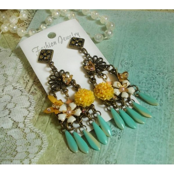 BO Spring Heart criado com punhais, flores de resina, PureCrystal e encantos