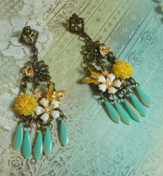 BO Spring Heart criado com punhais, flores de resina, PureCrystal e encantos