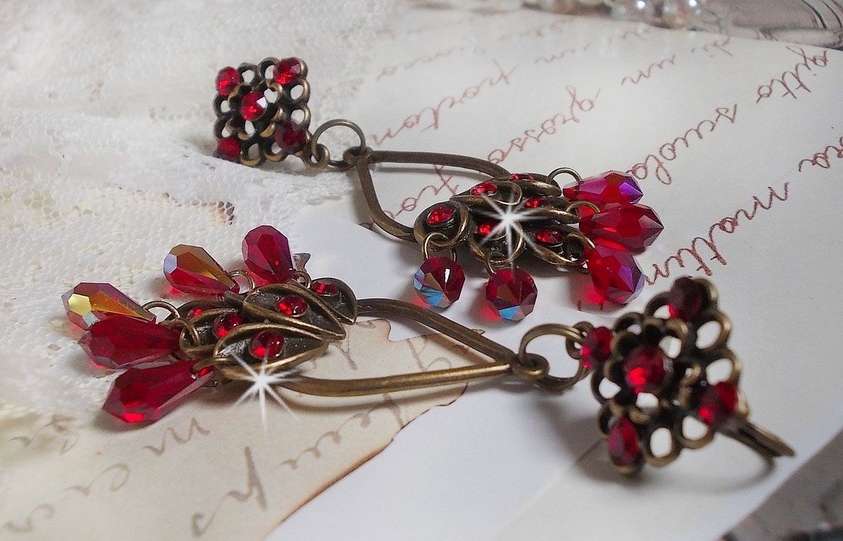 BO Irresistível Colecção Ruby montada em castiçais com cristais Swarovski