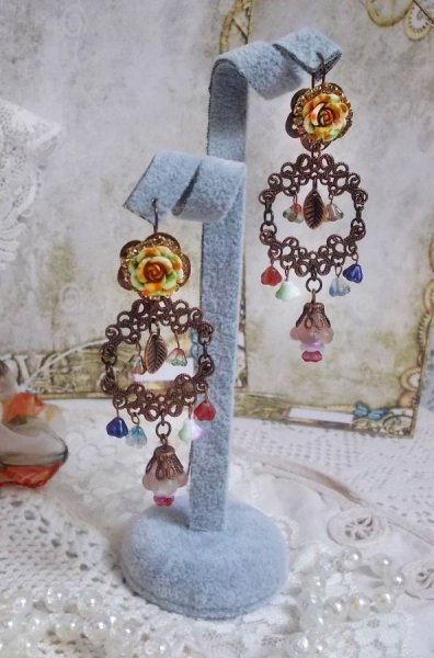 BO Flores francesas criadas com flores de sino, flores de sino, rosas e acess&oacute;rios em Cobre envelhecido