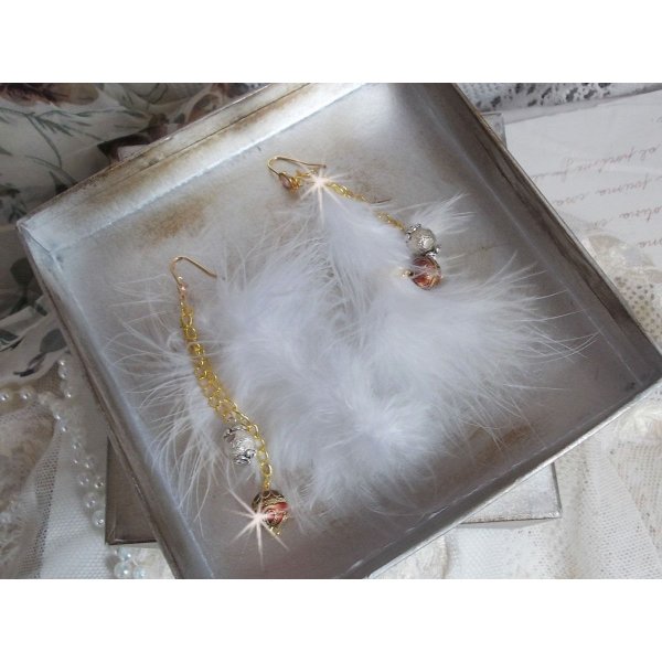 BO branco dourado macio criado com penas de &iacute;ndios bo&eacute;mios