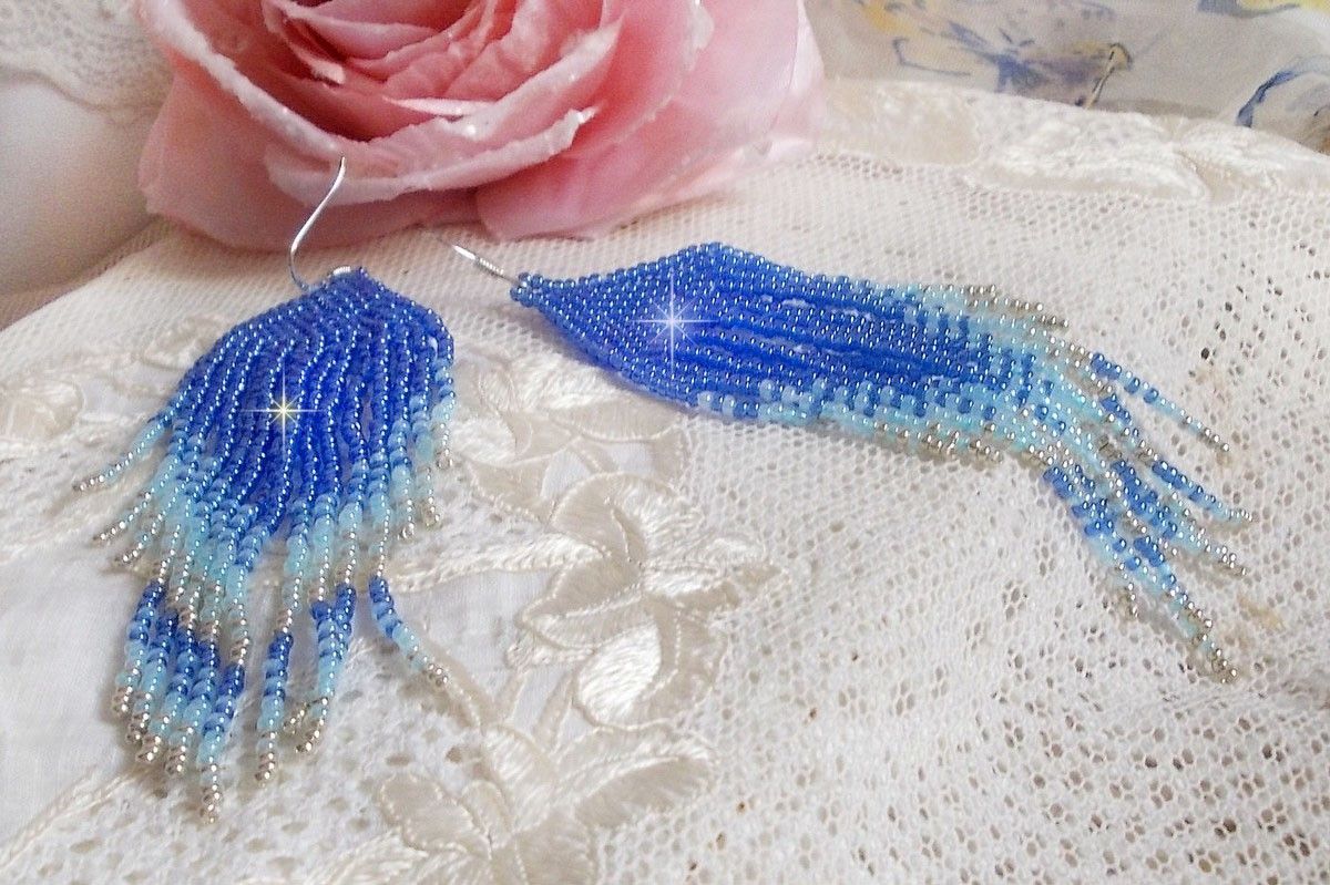 BO Soft Blue Dreams criado com contas de sementes de qualidade em azul safira, azul céu e prata com ganchos auriculares de prata 925/1000