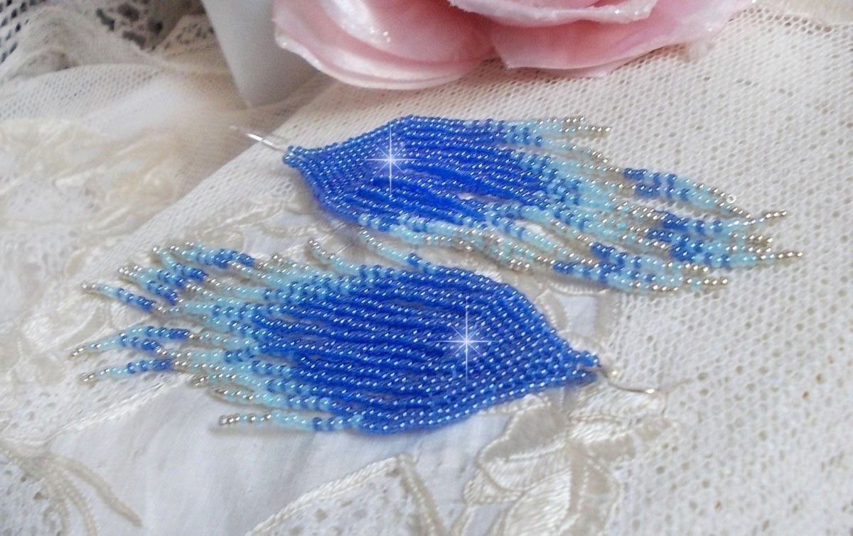 BO Soft Blue Dreams criado com contas de sementes de qualidade em azul safira, azul céu e prata com ganchos auriculares de prata 925/1000